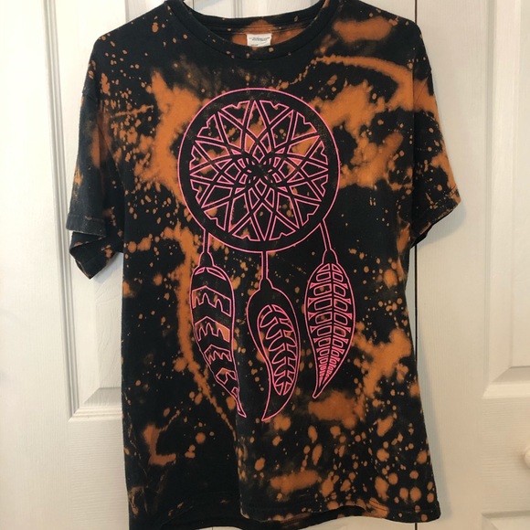 Tops - Distressed Dream Catcher Graphic Tee Unisex Medium
